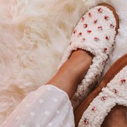 Hangat dan Nyaman, Ini Jenis Sepatu yang Cocok Dipakai saat Cuaca Dingin!