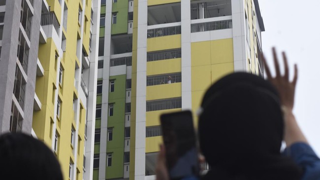 Rusun Penggilingan dan Rusun Daan Mogot ditetapkan menjadi tempat karantina terpusat bagi pelaku perjalanan luar negeri (PPLN) yang tiba di Jakarta.