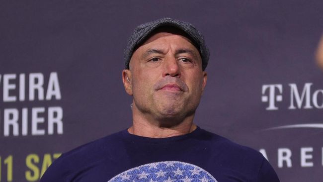 Joe Rogan akhirnya buka suara terkait siniarnya yang menyebabkan kontroversi karena dianggap sebagai disinformasi soal Covid-19 dan vaksin.