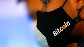 Uang Kripto Kebakaran, Bitcoin Terjun Bebas ke US$19 Ribuan