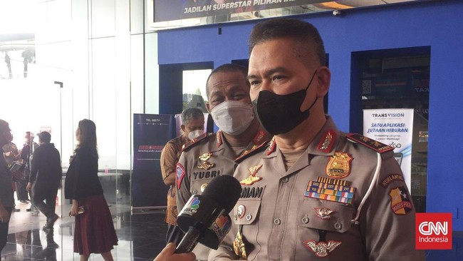Kepala Korps Lalu Lintas (Kakorlantas) Polri Irjen Firman Shantyabudi mengungkap praktik 'jualan' pembuatan Surat Izin Mengemudi (SIM) oleh kasatlantas.