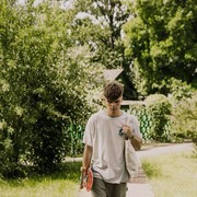 Cara Berjalan Kamu Punya Arti, Ternyata Cara Jalan Begini Tanda Orang Introvert!
