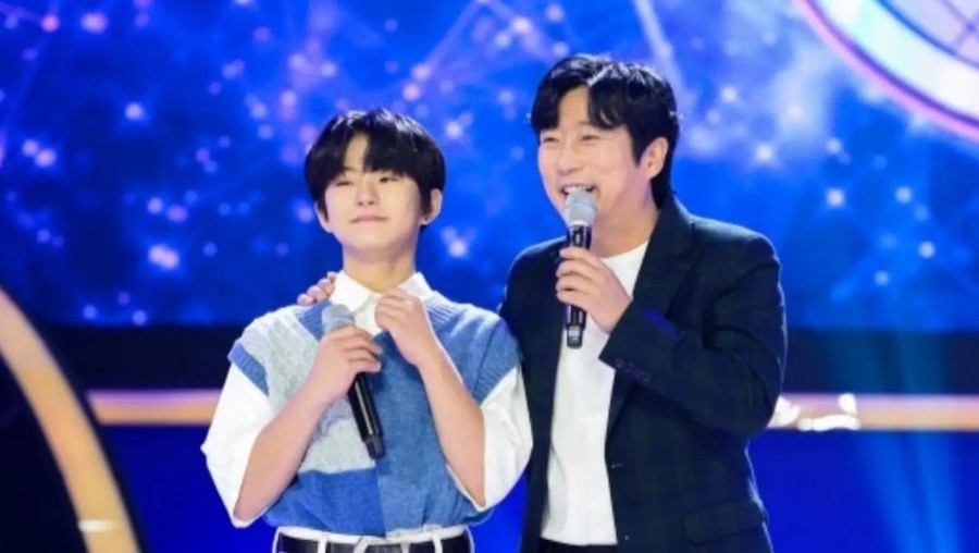 Lee Soo Geun dan putranya yang merupakan seorang idol trainee.