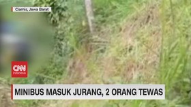 VIDEO: Minibus Masuk Jurang, Dua Orang Tewas