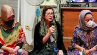 <p>Potret Nurul Arifin lainnya ketika memberikan sambutan di acara tahlilan Maura Magnalia. Seperti yang telah ramai diberitakan, Maura Magnalia meninggal dunia pada 25 Januari. Ia dinyatakan meninggal setelah mengalami henti jantung. (Foto: Instagram @na_nurularifin)</p>