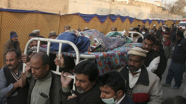 Ratusan pelayat mengiringi jenazah Pendeta Kristen Kota Peshawar, William Siraj, yang tewas ditembak di Pakistan.