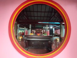 Menengok Ibadah Imlek yang Lebih Sunyi di Vihara Gayatri Depok