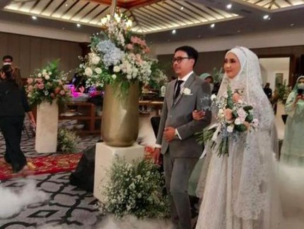 7 Potret Pernikahan Pesinetron Ikatan Cinta Rara Nawangsih dengan Anggota DPRD DIY