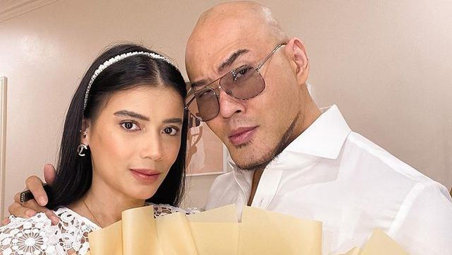 Potret Deddy Corbuzier dan Sabrina Chairunnisa yang disebut jarang foto bareng.