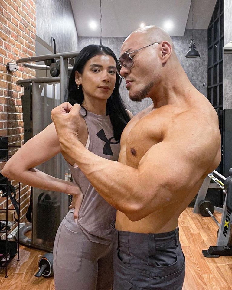 Potret Deddy Corbuzier dan Sabrina Chairunnisa yang disebut jarang foto bareng.