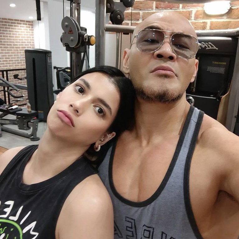 Potret Deddy Corbuzier dan Sabrina Chairunnisa Potret Deddy Corbuzier dan Sabrina Chairunnisa yang disebut jarang foto bareng.