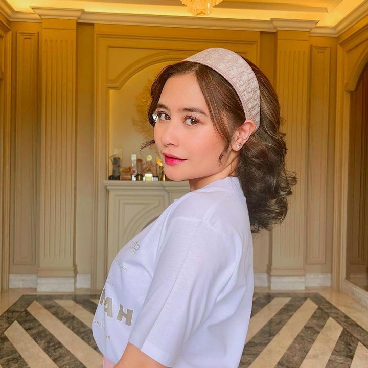 <p>Prilly Latuconsina pun akan membuat gebrakan baru. Ia berharap beberapa tahun kedepan Persikota bisa menjadi salah satu tim terbaik dan juara Liga 1. (Foto: Instagram @prillylatuconsina96)</p>