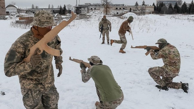 Duta besar Ukraina untuk Inggris, Vadym Prystaiko, mengungkapkan negaranya mungkin akan membatalkan rencana bergabung dengan NATO.