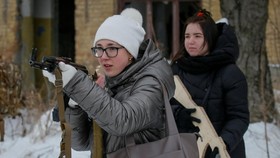 Cerita Ibu di Ukraina Siap Angkat Senjata Lawan Rusia