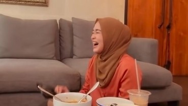 img-title Waduh! Ririe Fairus Duduki Foto Nissa Sabyan
