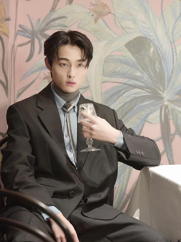 Saat ini Yoon Chan Young melakukan segala aktivitasnya sebagai aktor di bawah naungan Snowball Entertainment, agensi yang juga menaungi Song Yoo Na, Shin Dong Wook, dan aktor lainnya./ Foto: instagram.com/snowballentertainment
