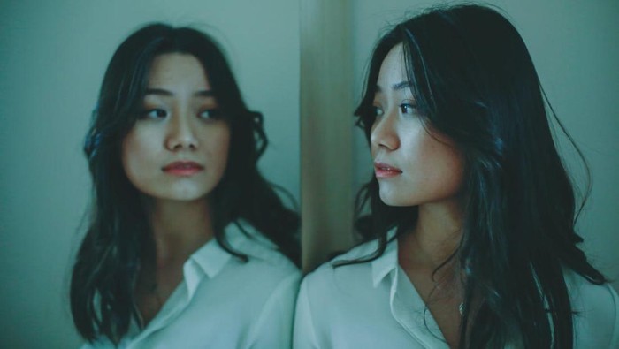 Terlalu Berpikir Negatif tentang Diri Sendiri, 5 Zodiak Ini Jadi Gampang Dilanda Rasa Insecure, Duh!