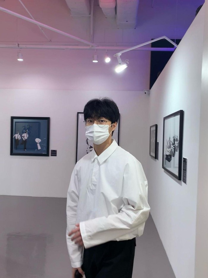 Tidak hanya fokus merintis karier, Yoon Chan Young juga mementingnya studinya di Departemen Teater dan Film Universitas Hanyang, lho!/ Foto: instagram.com/yooncy1