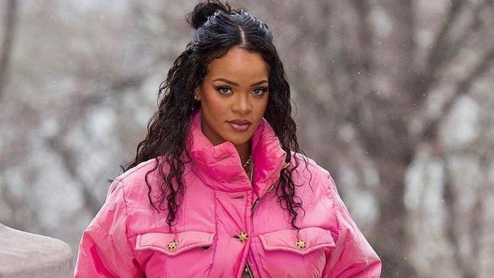 Berani Beda dan Stylish, Begini Cara Rihanna Umumkan Kehamilan dengan A$AP Rocky! Berani Beda dan Stylish, Begini Cara Rihanna Umumkan Kehamilan dengan A$AP Rocky!