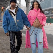 Mahal Banget! Segini Harga Baju Rihanna saat Umumkan Kehamilan