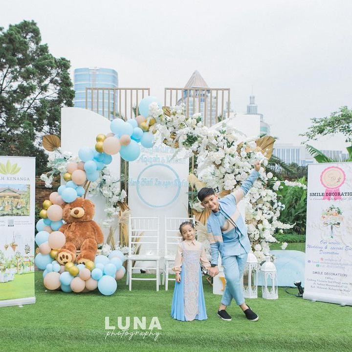 <p>Kedua kakak Zhafi, King Fazz dan Queen Eijaz pun turut memeriahkan acara, Bunda. Keduanya terlihat kompak banget, ya. (Foto: Instagram: @fairuzarafiq)</p>