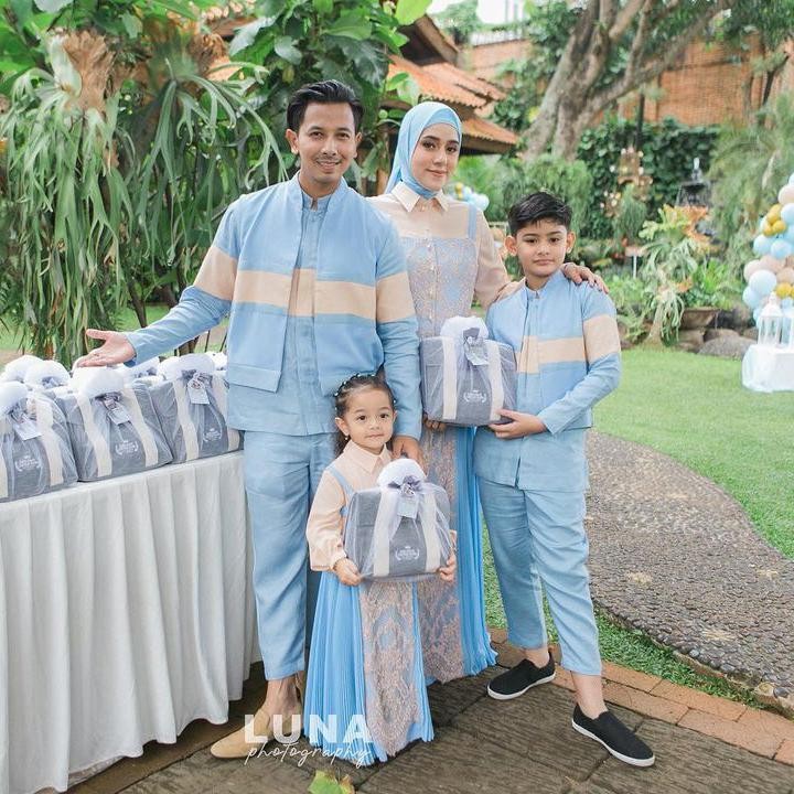 <p>Sonny dan Fairuz menyiapkan berbagai bingkisan untuk para tamu undangan, lho. Salah satunya adalah sovenir berisi new normal kit. (Foto: Instagram: @fairuzarafiq)</p>