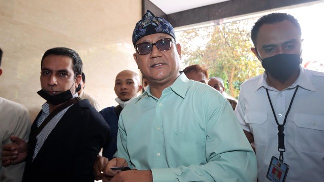 Majelis hakim Pengadilan Negeri (PN) Jakarta Pusat memerintahkan agar Edy Mulyadi dikeluarkan dari tahanan usai divonis bersalah.