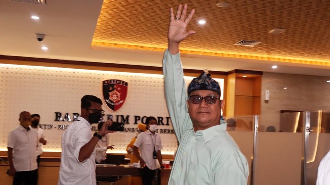 Edy Mulyadi segera disidang dugaan kasus ujaran kebencian usai Bareskrim Polri melimpahkan berkas ke kejaksaan.
