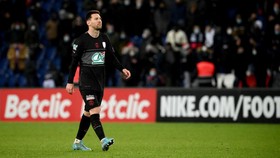 FOTO: Messi Kehilangan Trofi Usai PSG Disingkirkan Nice