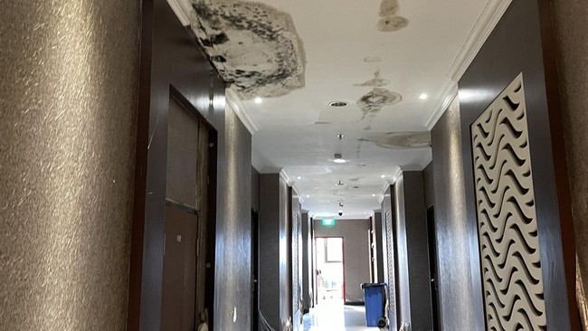Hotel Asrama Haji Surabaya merupakan aset Kementerian Agama, namun gedung itu kini dikelola sementara oleh Pemkot Surabaya sejak awal 2020 lalu.