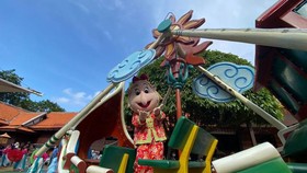 Potret Maskot Dufan Pakai Busana Changshan saat Imlek 2022