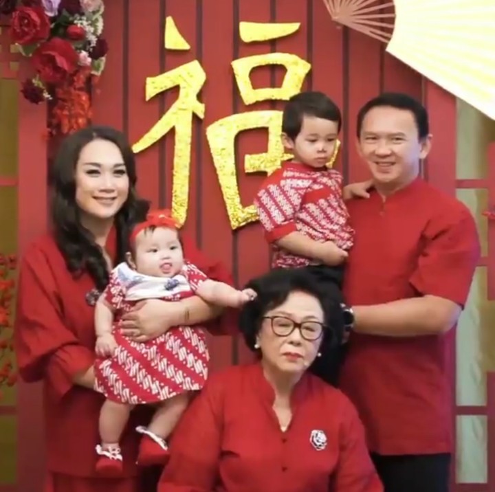 <p>Istri Ahok, Puput Nastiti Devi kini menikmati perannya sebagai bunda dua anak. Namun, ada yang berbeda dari penampilannya akhir-akhir ini. (Foto: Instagram @btpnd)</p>