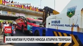 VIDEO: Pengendara Wanita Ditabrak Motor Dari Belakang