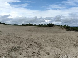Maman Hilang Usai Terseret Ombak Pantai Sayang Heulang Garut