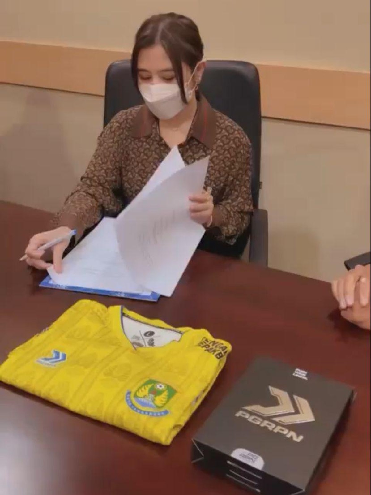 7 Potret Prilly Latuconsina