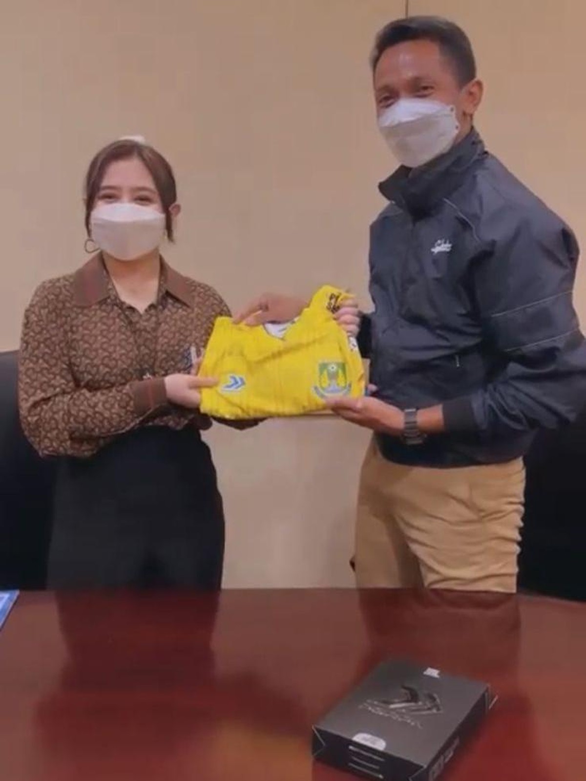 7 Potret Prilly Latuconsina