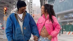 Umumkan Kehamilan, Rihanna Tampil Kece dengan Outfit Capai Rp569 Juta