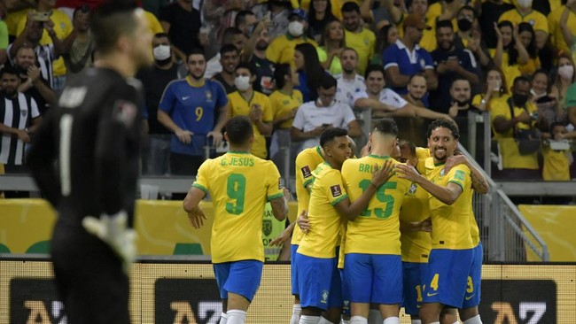 Brasil yang tak diperkuat Neymar Jr berhasil mencukur Paraguay 4-0 pada lanjutan Kualifikasi Piala Dunia 2022 Zona Amerika Selatan 2022, Rabu (2/2).