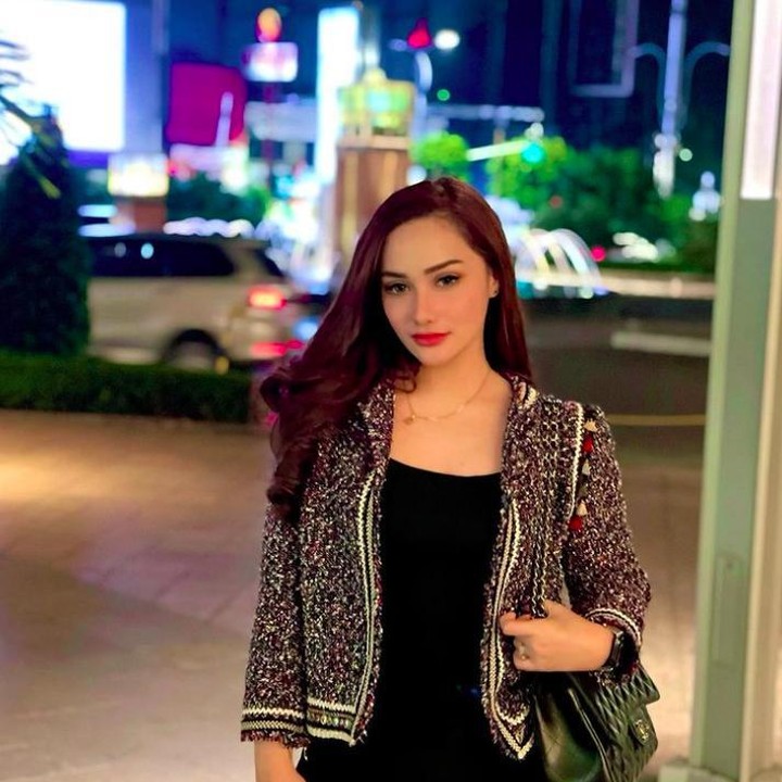 <p>Pesona Cristina Laws menuai pujian warganet. Tak hanya dipuji cantik seperti Barbie, Cristina juga dipuji Wonder Woman karena memiliki kegemaran naik motor trail. (Foto: Instagram @cristina_laws)<br /><br /><br /></p>