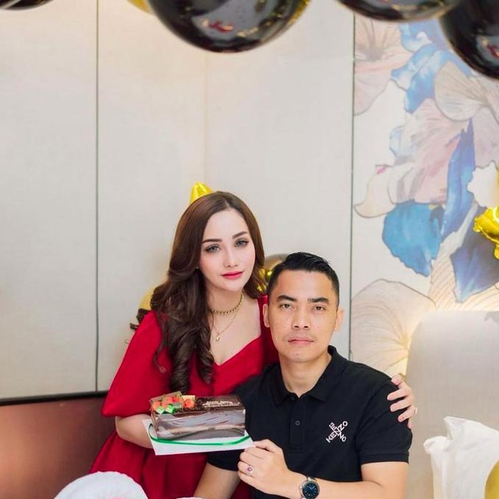 <p>Wanita blasteran Selandia Baru-Indonesia ini juga masih berusia muda. Usianya kini masih 23 tahun, Bunda. Hal ini terungkap di Instagram, ia menulis tahun kelahirannya, 1999 dalam biodatanya. (Foto: Instagram @cristina_laws)<br /><br /><br /></p>