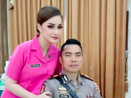 7 Foto Cristina Laws, Istri Kasat Reskrim Kutai Timur Cantik Berwajah Blasteran