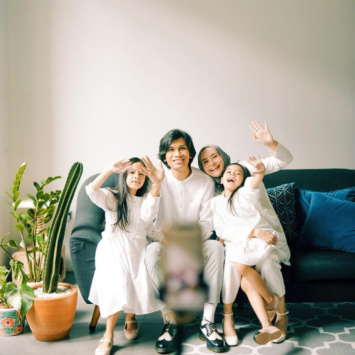 <p>Lenon dan Jaggira kini sudah tumbuh besar, Bunda. Keceriaan selalu terlihat di keluarga kecil Tria dan Dhatu Rembulan. (Foto: Instagram @dhaturembulan)</p>