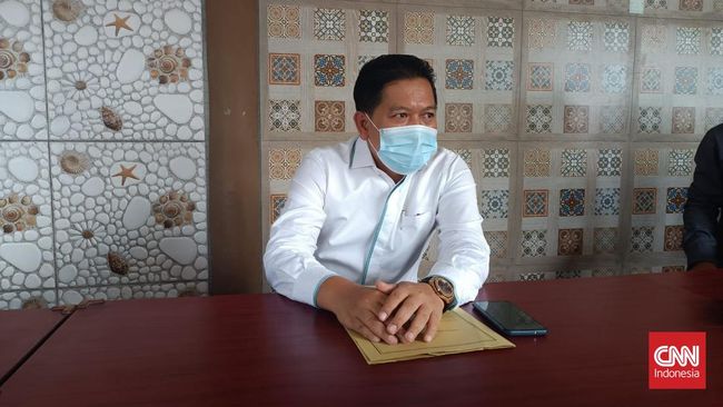 Dirut Pasar Tangerang Pamer Uang Berujung Pengunduran Diri Direktur Utama Perumda Pasar Niaga Kerta Raharja Tangerang pamer gepokan uang hingga viral di media sosial. Dia pun meminta maaf dan mengundurkan diri.