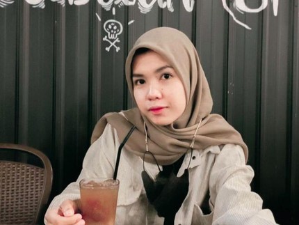 Dulu Huni Kontrakan Atap Kardus, Wanita Ini Sukses Bangun Rumah Mewah Berkat Jual Camilan