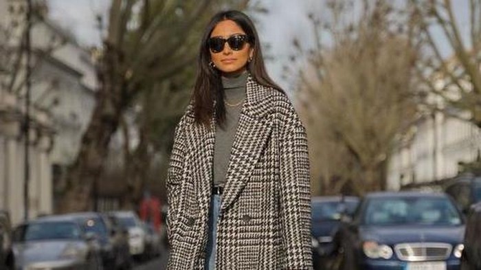 Tetap Hangat Walau di Luar Rumah, Berikut Ide Outfit untuk Kerja Saat Cuaca Dingin