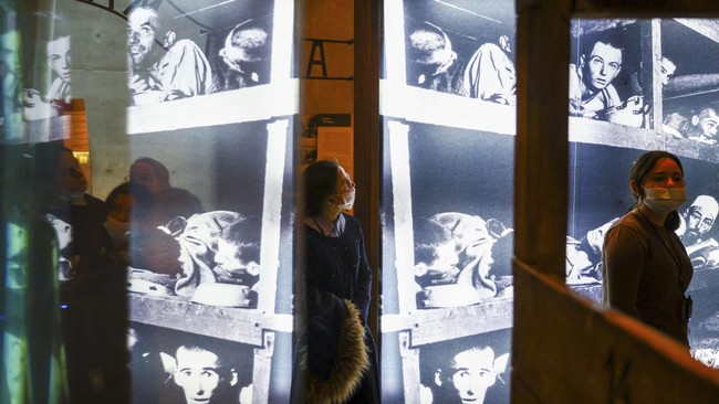 Holocaust menjadi inspirasi museum komunitas Yahudi di Minahasa. Tragedi ini merupakan sejarah kelam di mana sekitar enam juta umat Yahudi dibantai Nazi.