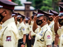 Polri Jelaskan Alasan Pilih Warna Krem Seragam Baru Satpam