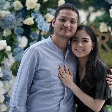 7 Momen Lamaran Jessica Tanoe & Jonathan Natakusuma, Dua Anak Konglomerat!