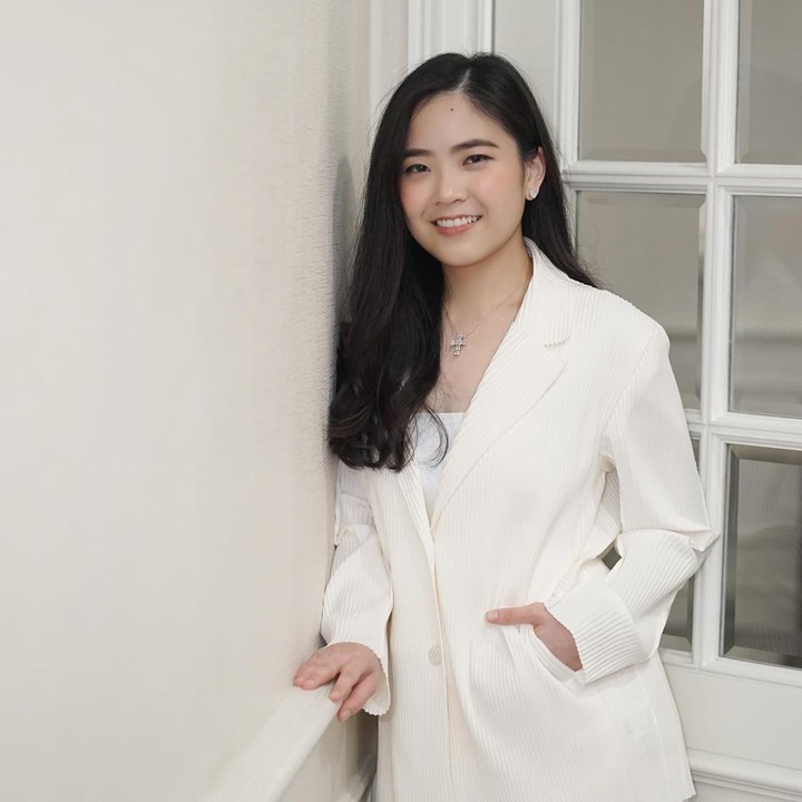 Doggy uslubidagi tola qizlarning fotosuratlari