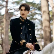 6 Gaya Aktor Korea Saat Pakai Seragam di Drama Populer, Siapa Paling Keren?
